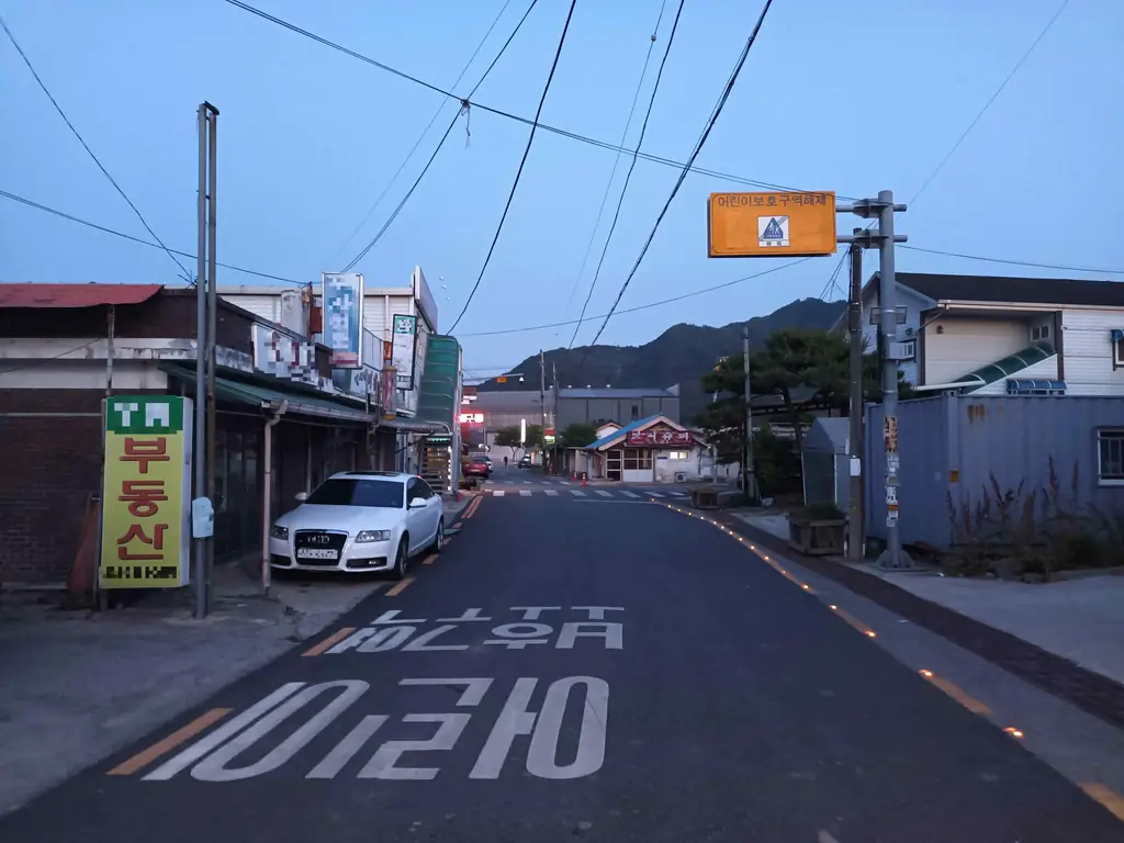Q760 문제 이미지: 다음과 같은 상황에서 가장 안전한 운전방법 2가지는?