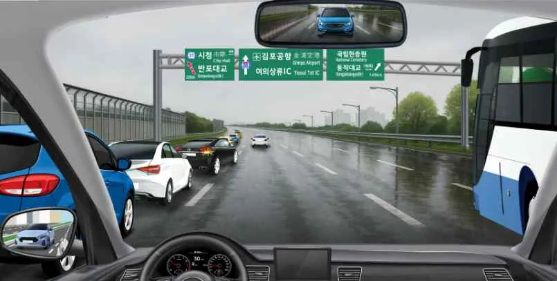 Q824 문제 이미지: 다음 상황에서 가장 안전한 운전방법 2가지는?