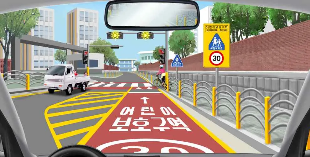 Q857 문제 이미지: 다음 상황에서 가장 안전한 운전방법 2가지는?
